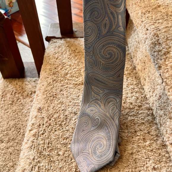 Michael Kors %100 silk tie - Picture 5 of 5